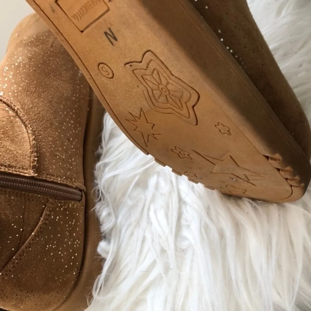 ROEBUCK & CO | Women’s Brown Ankle Height Boots + Gold Sparkle, Size 5.